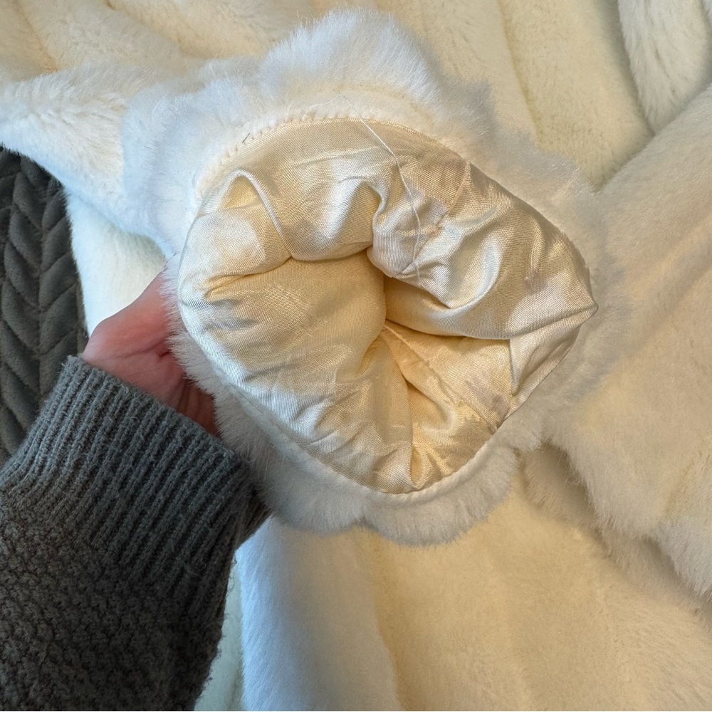 Vintage CreamyWhite Faux Fur Del Bene coat size L - Picture 9 of 11